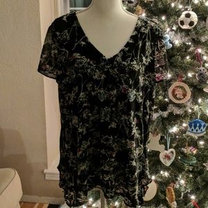 🦄 5/$18 Simply Vera Floral Blouse